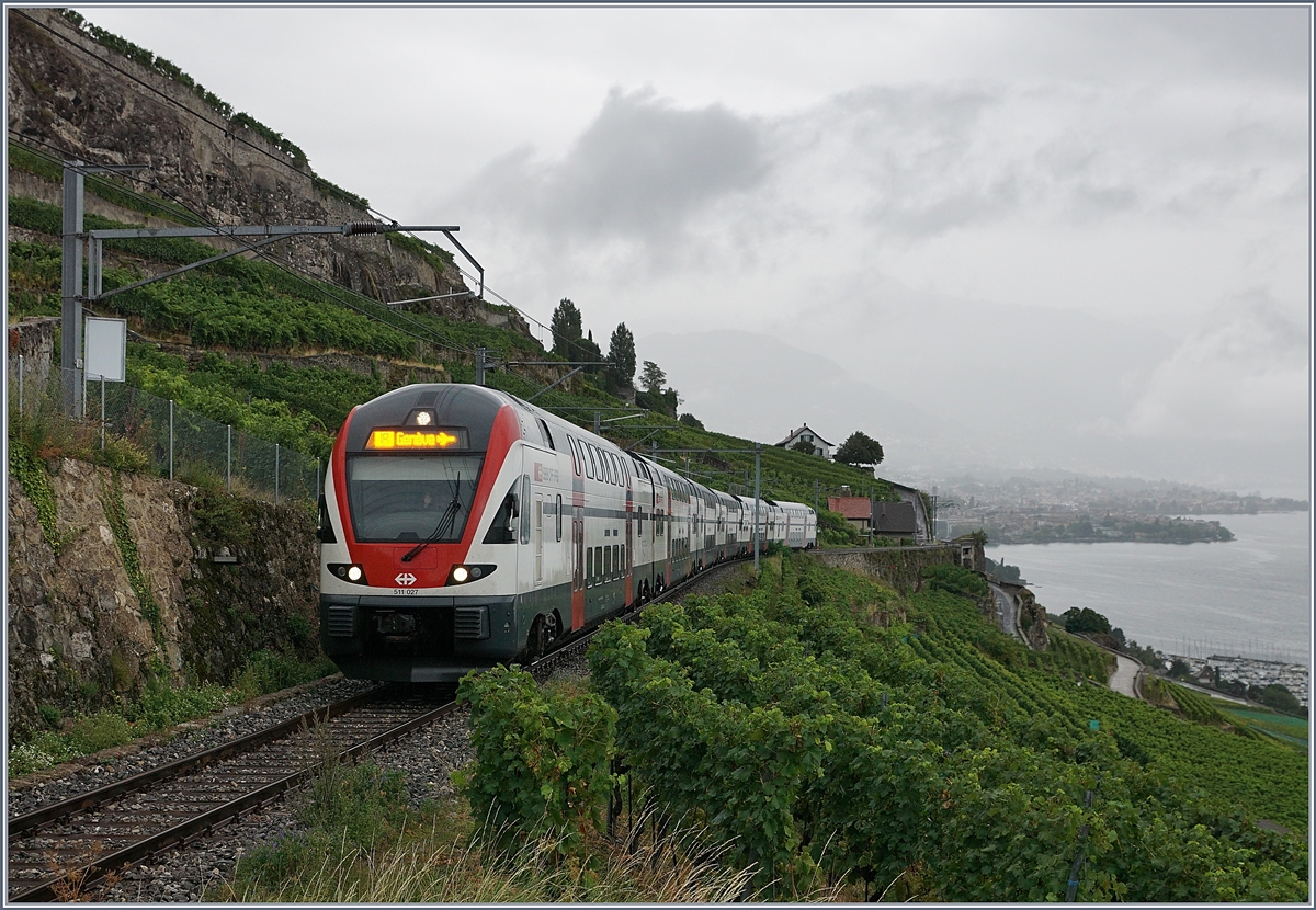 The SBB RABe 511 027 on the way to Geneva Airport on the vineyard line (work on the line via Cully). 

29.08.2020