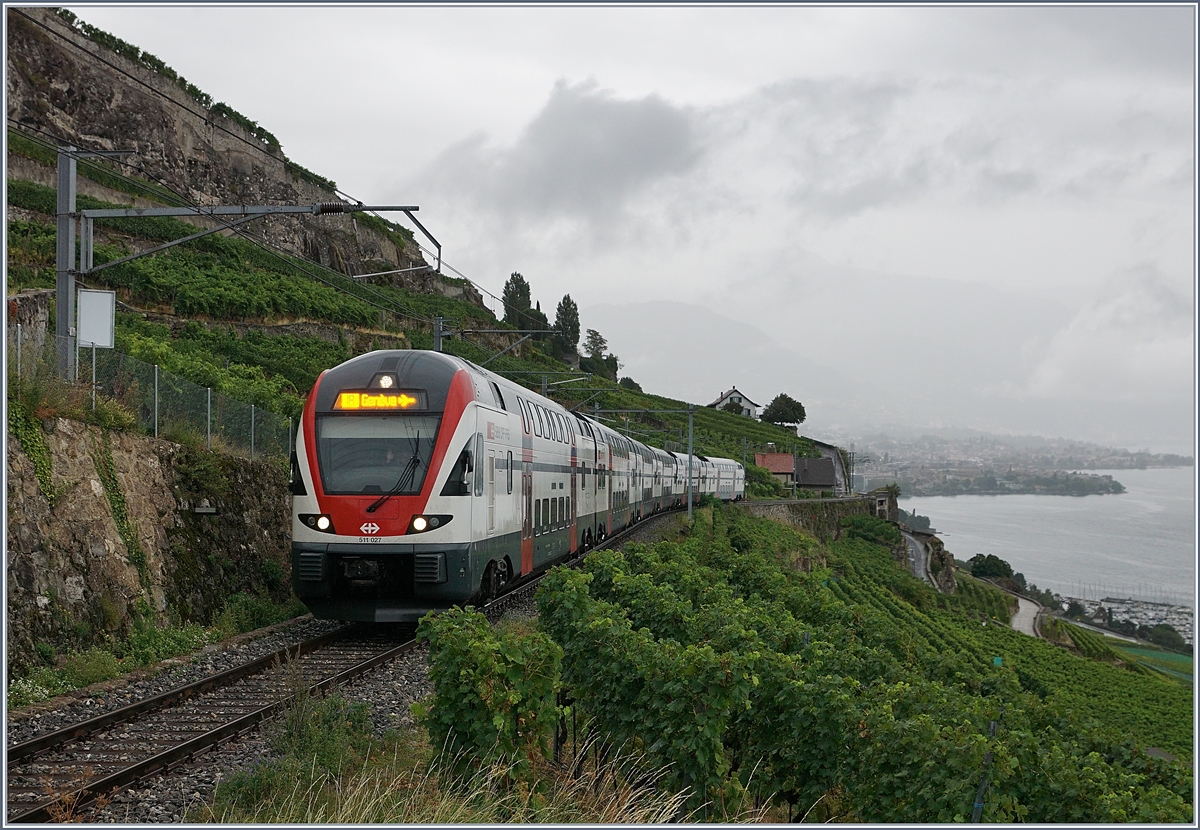 The SBB RABe 511 027 on the way to Geneva Airport on the vineyard line (work on the line via Cully). 

29.08.2020