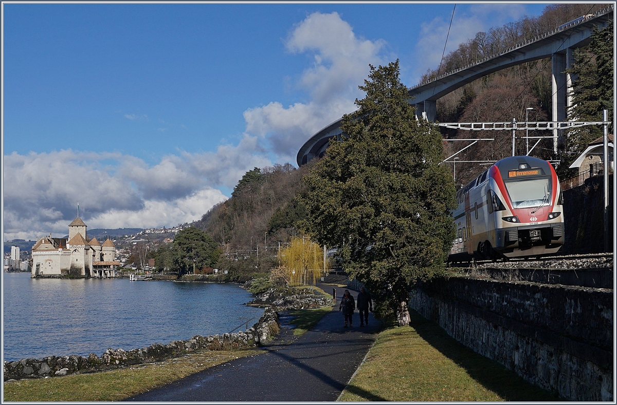 The SBB RABe 511  028 on the way to Annemasse by the Castle of Chillon. 

05.02.2020