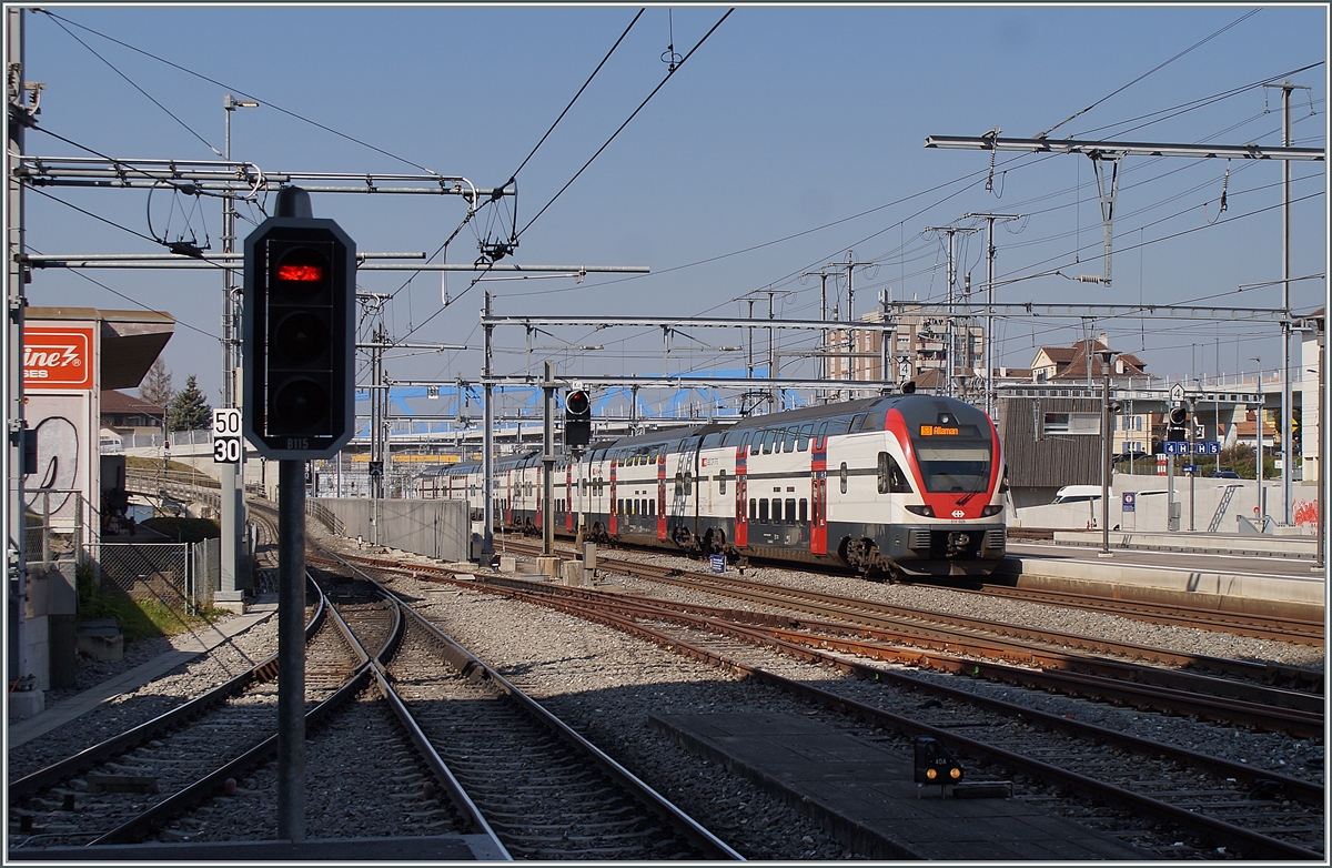 The SBB RABe 511 028 on the way to Allaman in Renens VD. 

10. 03.2022

