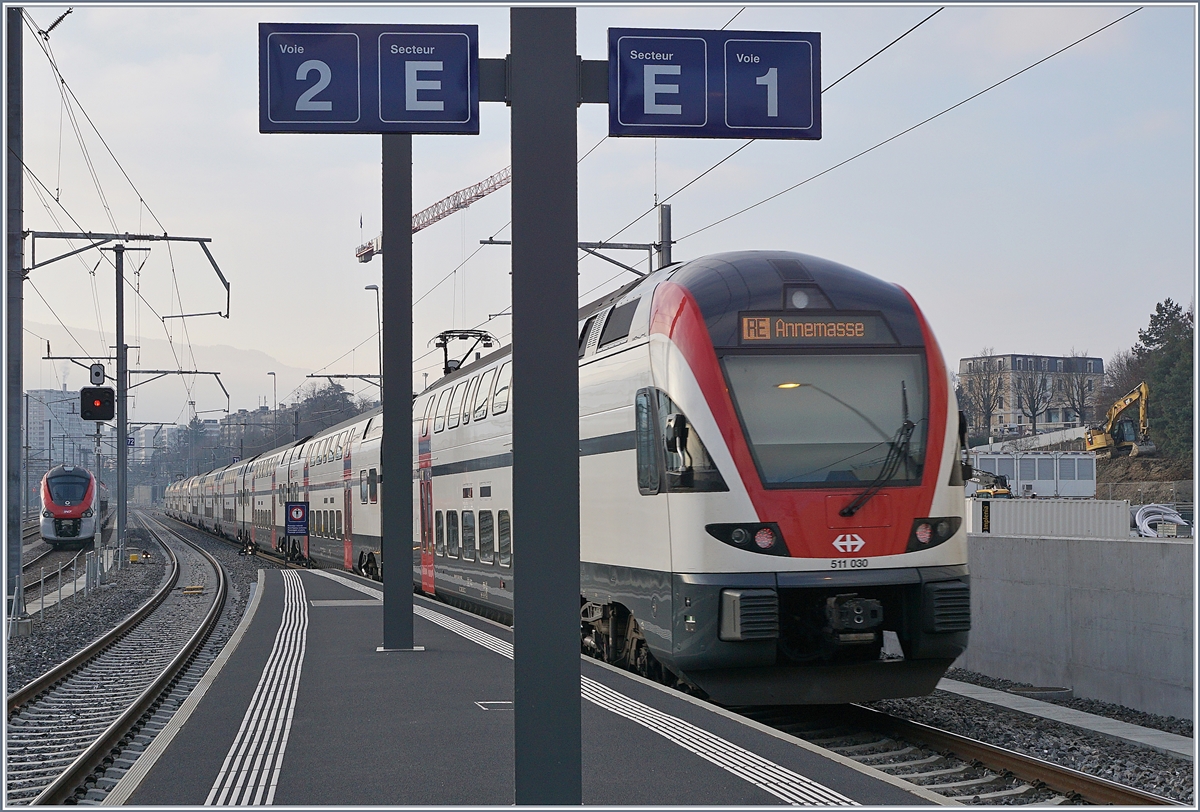 The SBB RABe 511 030 is leaving Lancy-Pont-Rouge on the way to Annemasse. In the background is standing a SNCF  Z 31500. 

21.01.2020