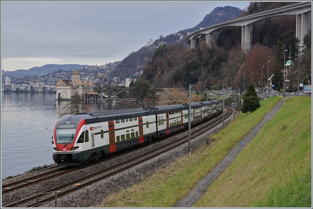 The SBB RABe 511 038 on the way to Annemasse by the Castle of Chillon. 

03.01.2022