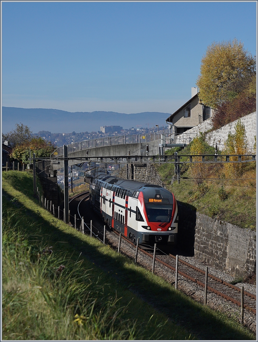 The SBB RABe 511 111 on the way to Romont near Bossiere. 26.10.2017