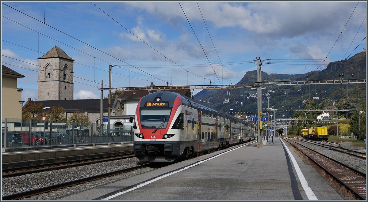 The SBB RABe 511 112 on the way to St-Maurice by his stop in Villeneuve.

12.10.2020