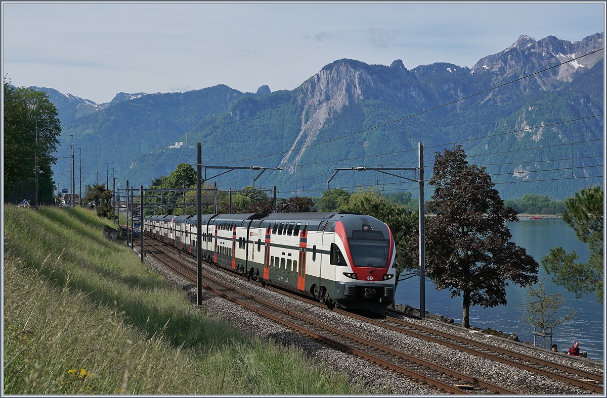 The SBB RABe 511 112 and an other one on the way to Annemasse near Villeneuve. 

08.05.2020