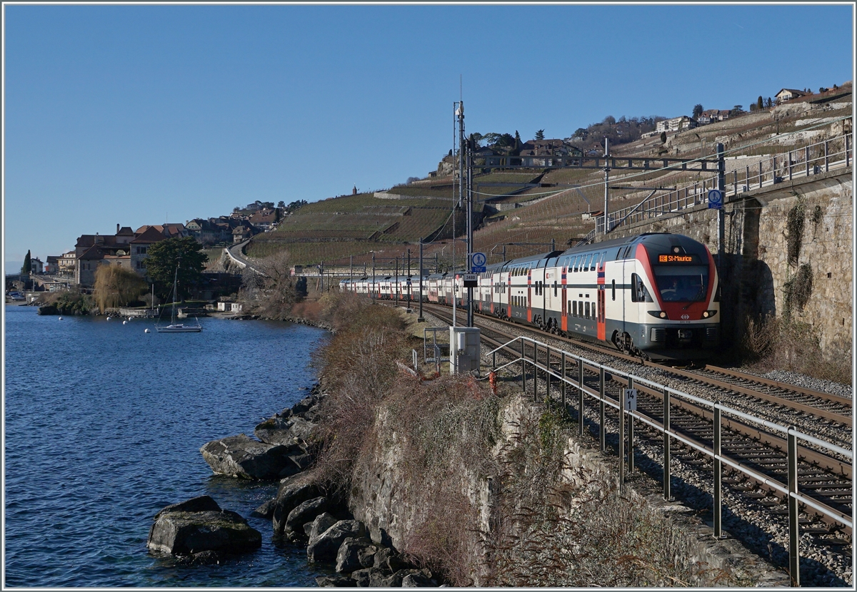 The SBB RABe 511 113 and 017 on the way to St Maurice between Rivaz and St Saphorin. 

10.01.2022