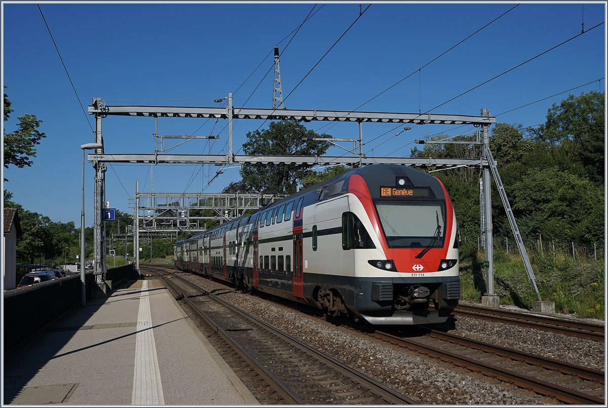 The SBB RABe 511 114 on the way to Geneva in Genthoud-Bellevue.
19.06.2018