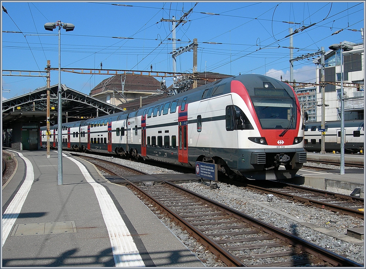 The SBB RABe 511 114 is leaving Lausanne on the way to Vevey.
04.09.2018 