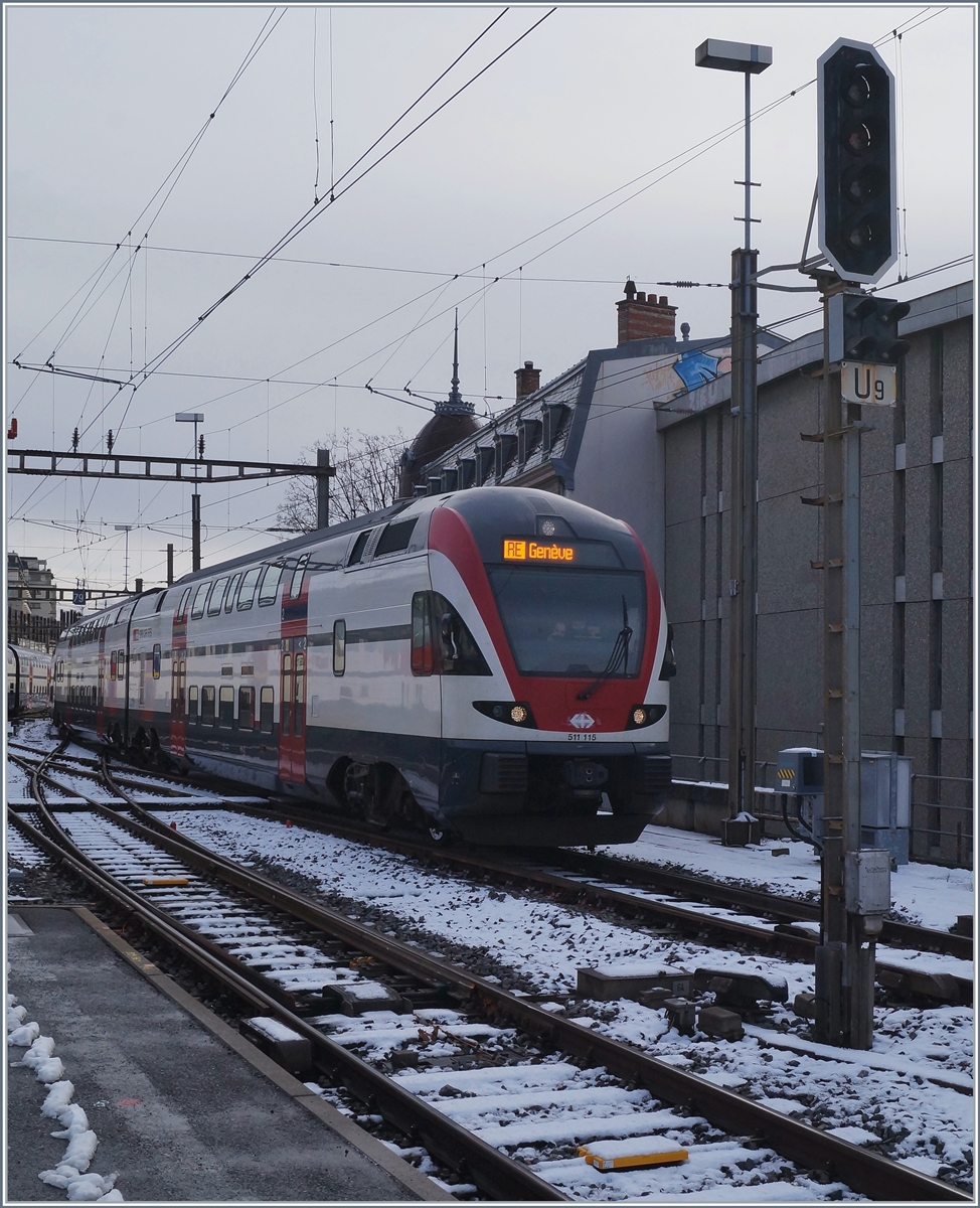 The SBB RABe 511 115 is arriving at Lausanne.
01.12.2017