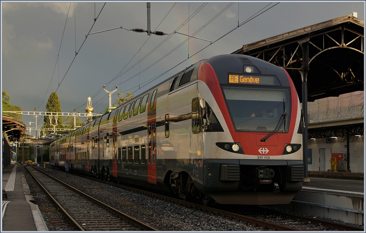 The SBB RABe 511 115 in Vevey. In the background is a ligth rainbow to see.

27.04.2019
