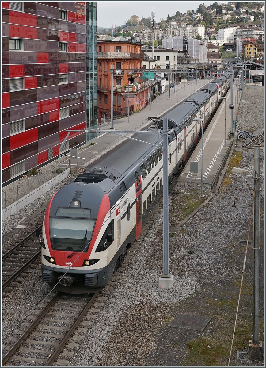 The SBB RABe 511 116 and an other one on the way to St Maurice in Montreux.

12.04.2022