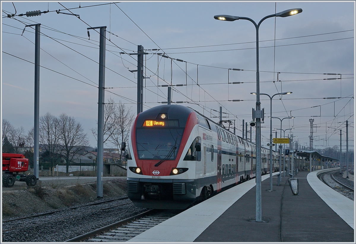 The SBB RABe 511 121 on the way to Vevey in Annemasse.

21.01.2020