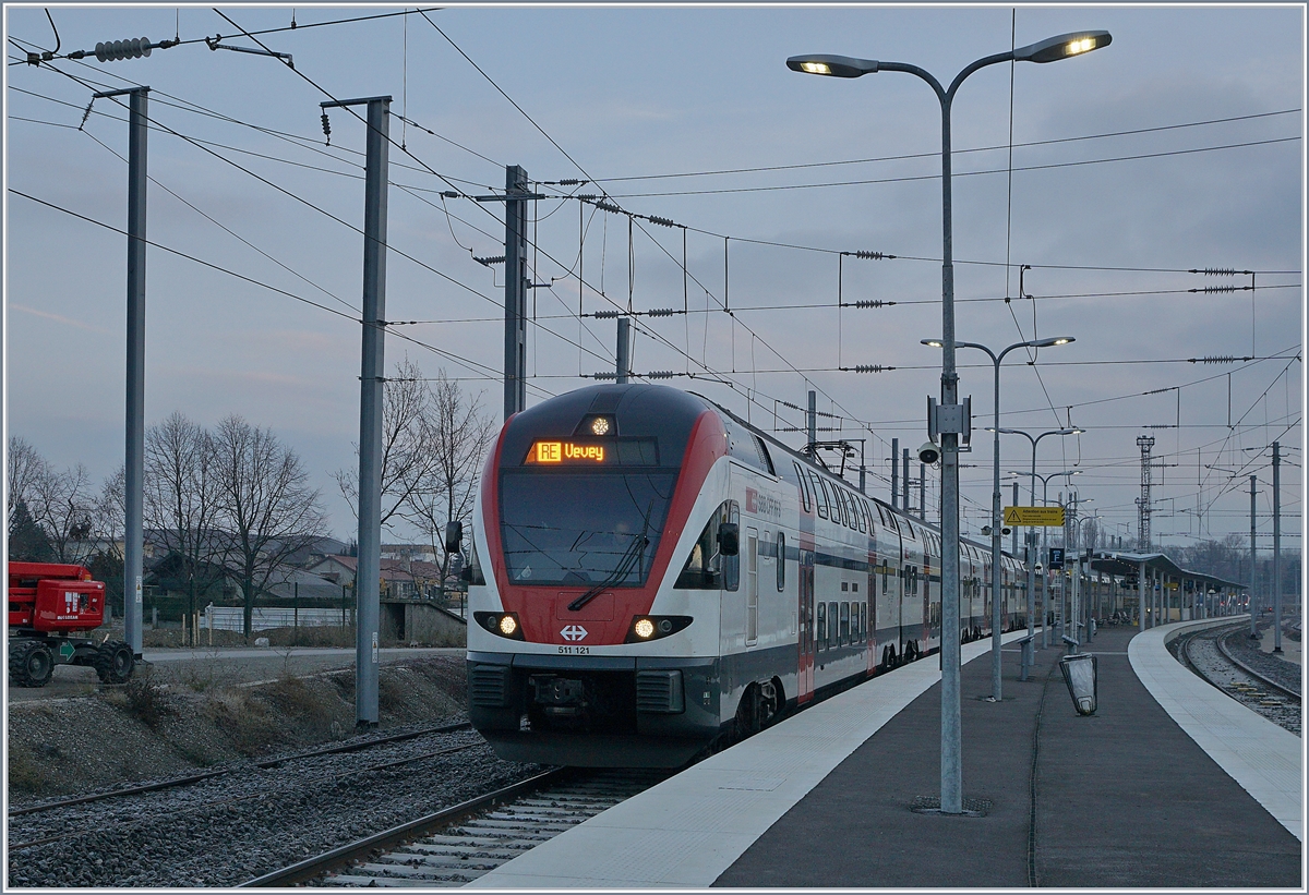 The SBB RABe 511 121 on the way to Vevey in Annemasse.

21.01.2020