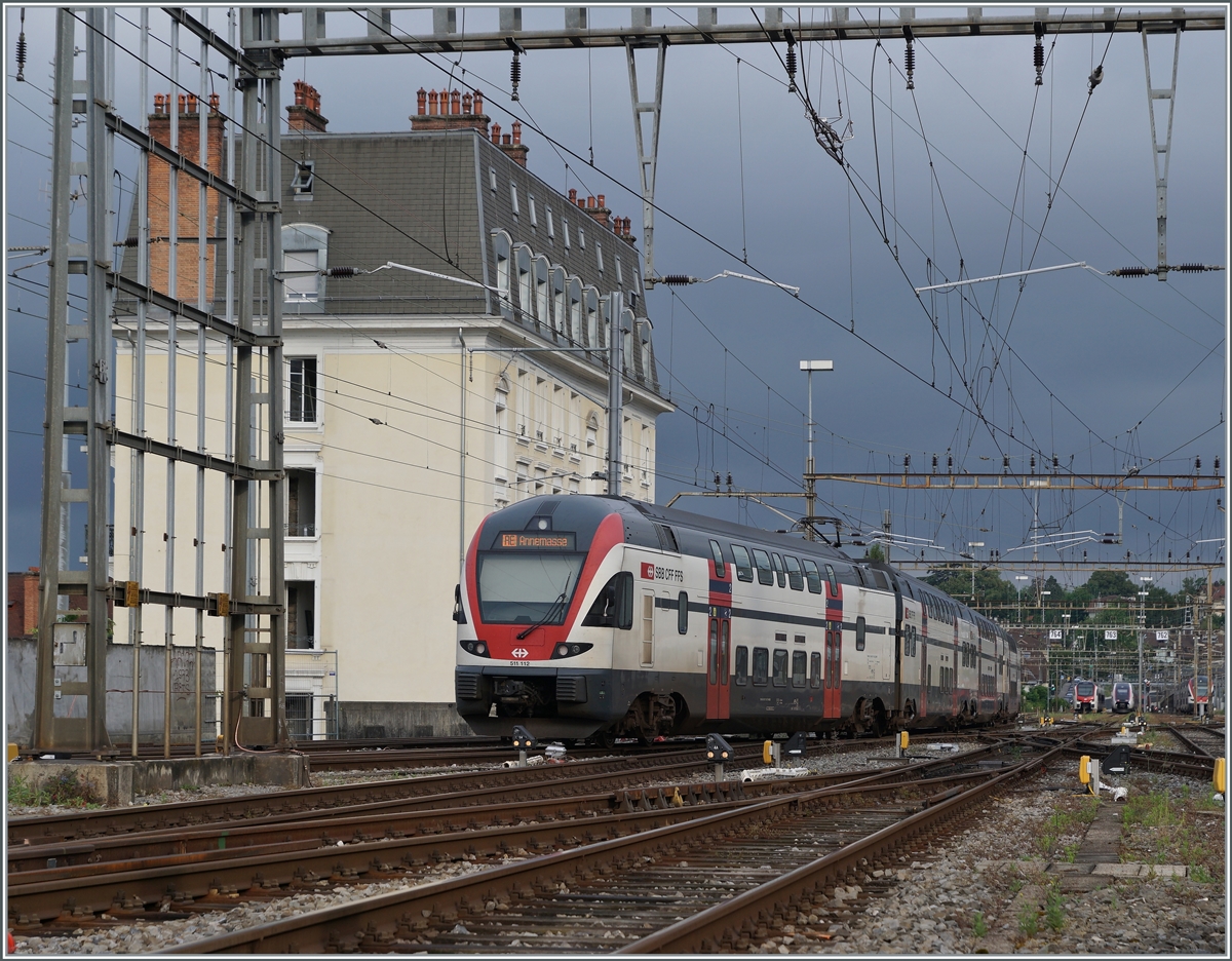The SBB RABe 511 is leaving Lausanne. 

04.07.2021
