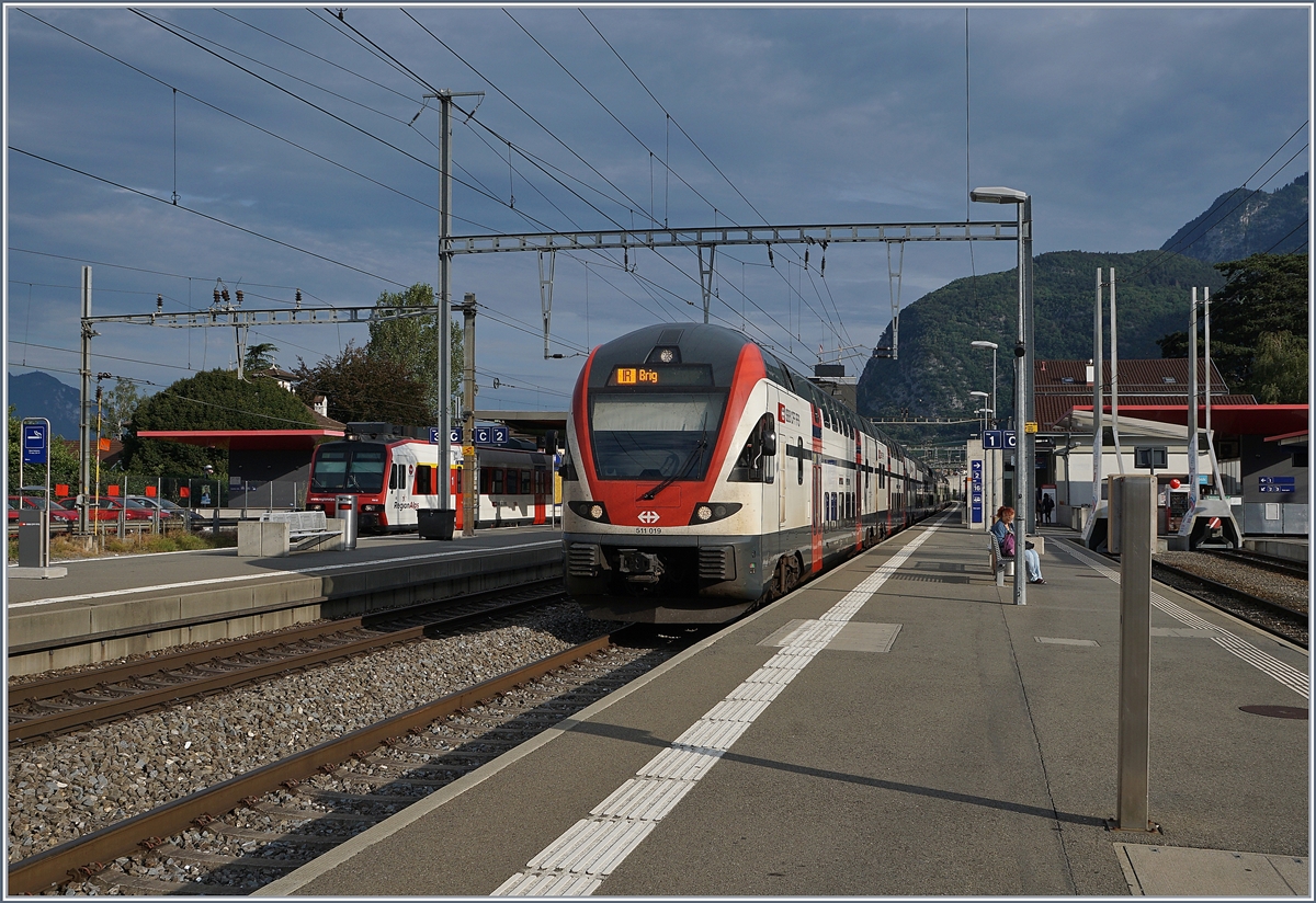 The SBB RABe 511 is in service as an IR to Brig; otherwise, Re 460 with EW IV or Dosto 2000 are used. The photo was taken in Aigle.

September 1, 2019