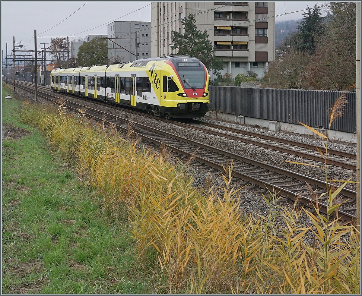 The SBB RABE 521 117 on the way from Biel/Bienne to Solothurn by Grenchen.

11.11.2020