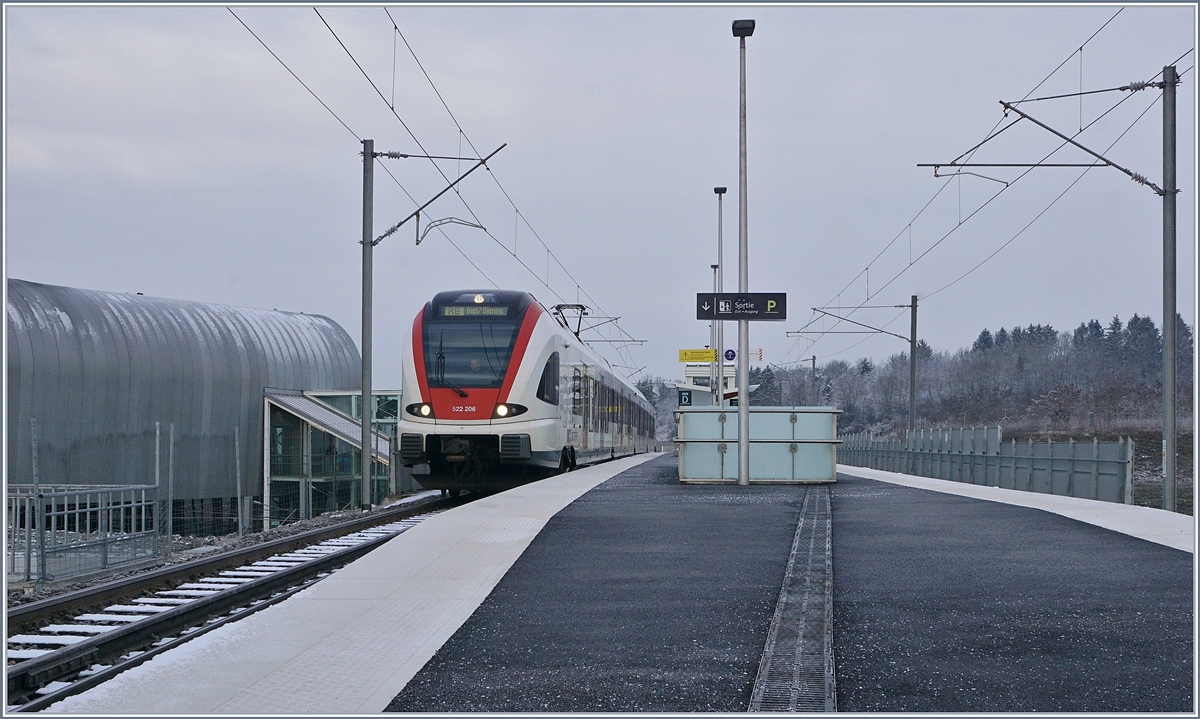 The SBB RABe 522 206 is waiting in Meroux TGV on his departur to Biel/Bienne.
11.01.2019