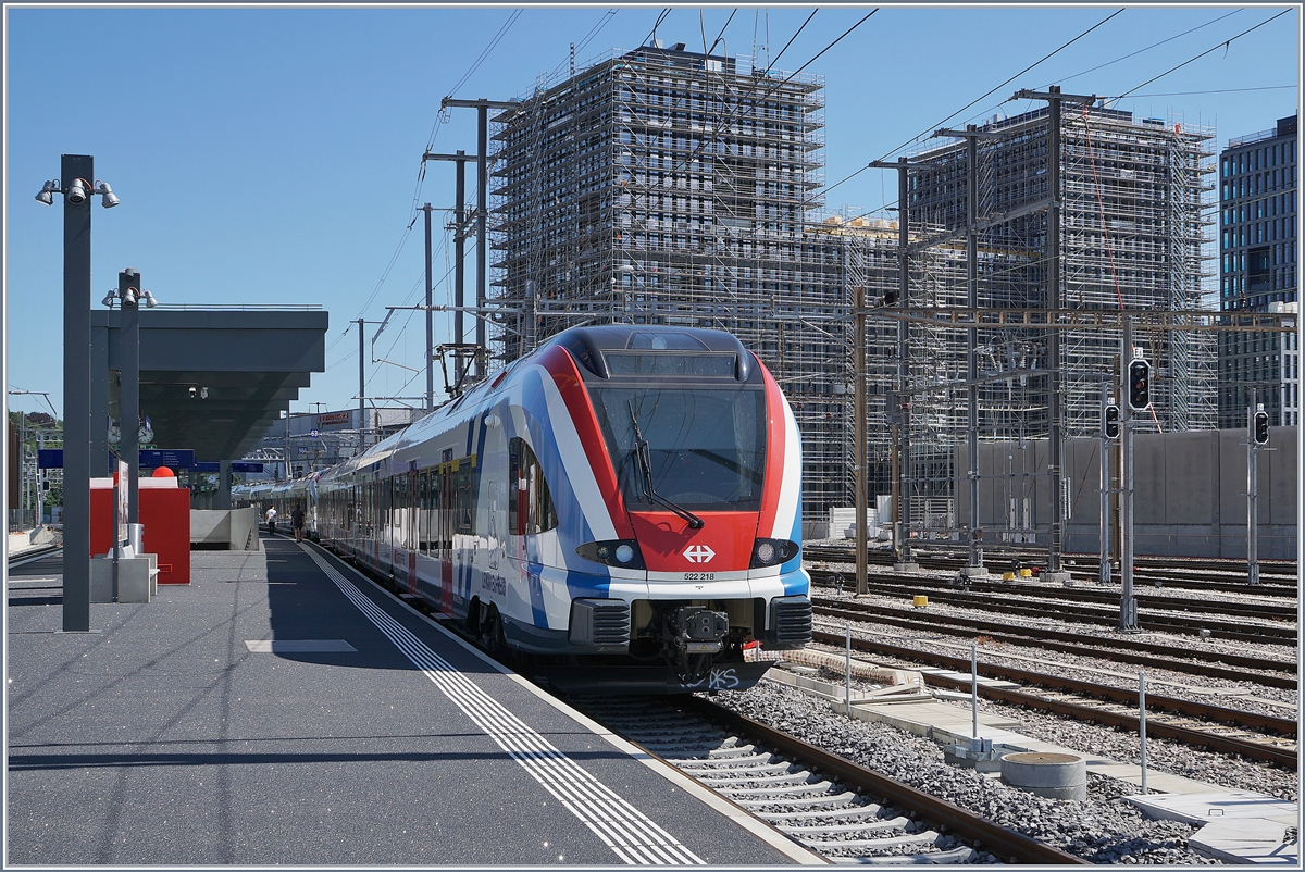 The SBB RABe 522 218 (Léman Express) in Lancy Pont Rouge.

19.06.2018