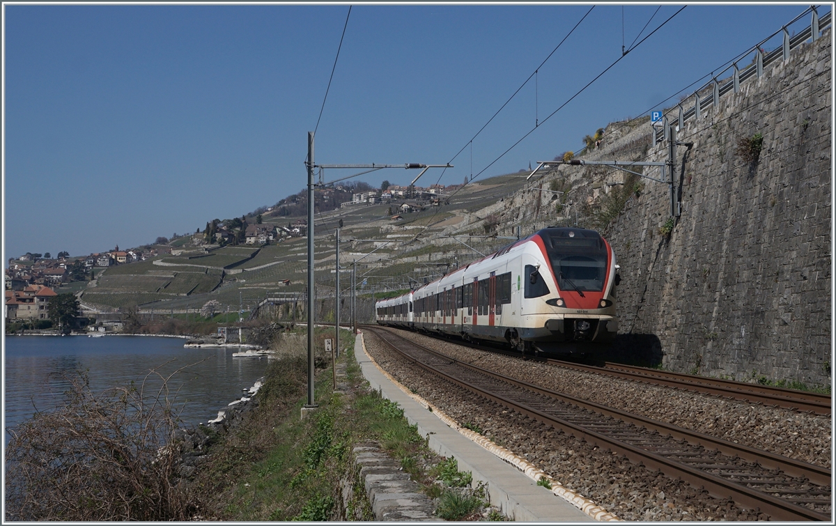 The SBB RABe 523 014 and an other one on the way to Aigle by St-Sasphorin.

25.03.2022