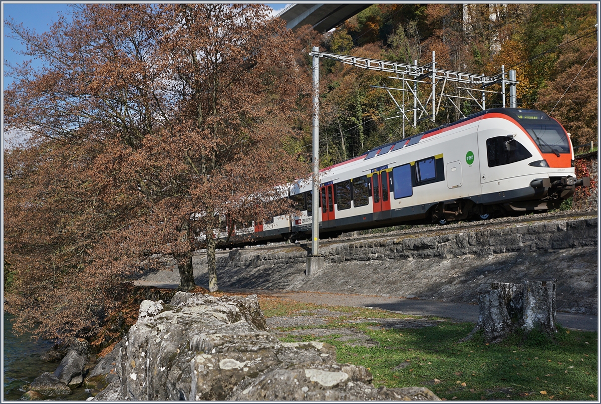 The SBB RABe 523 017 between Villeneuve and Veytaux-Chillon on the way to Lausanne.
03.11.2016 