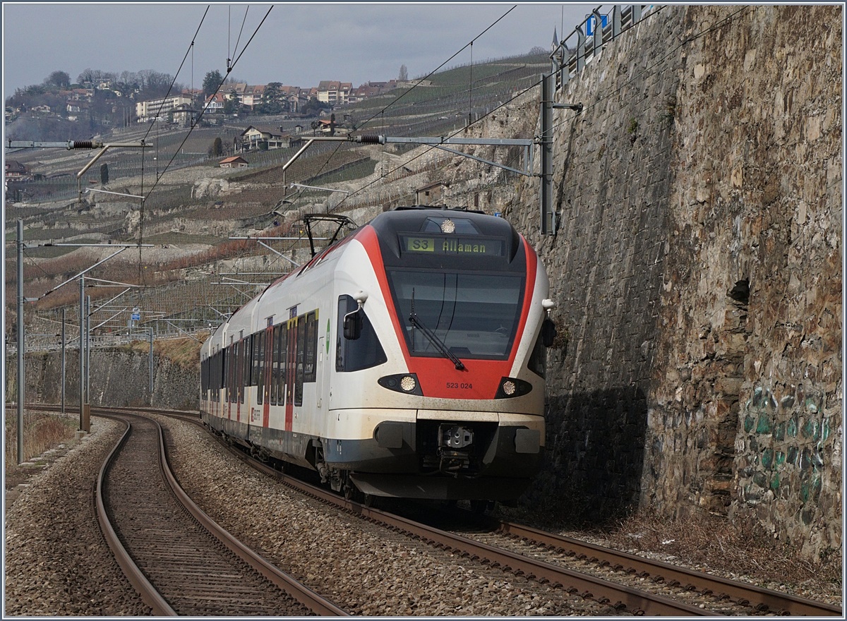 The SBB RABe 523 024 by St Saphorin.
04.03.2017