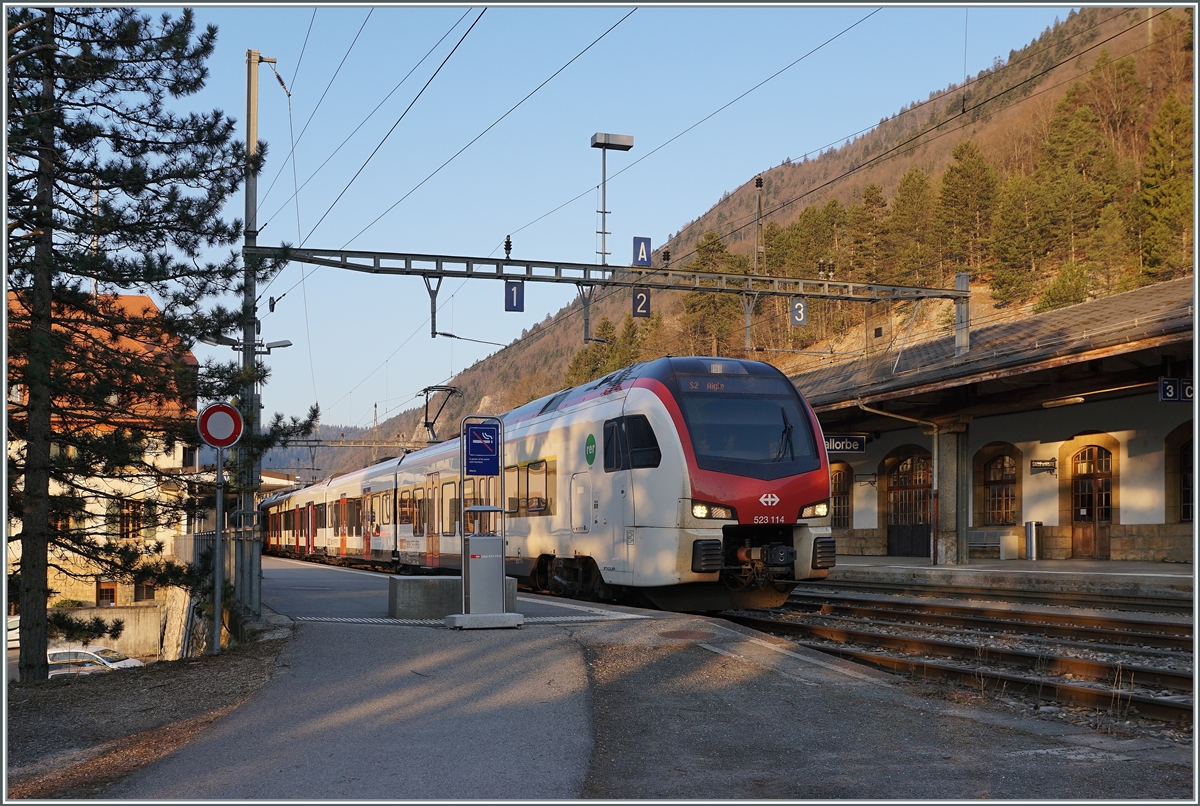 The SBB RABe 523 114 is waiting in Vallorbe his departu to Aigle. 

24.03.2022 