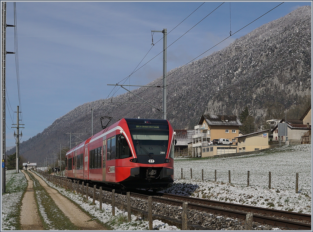 The SBB RABe 526 208 is the RE 3666 to La Chaux de Fonds, here by La Heutte.

05.04.2019