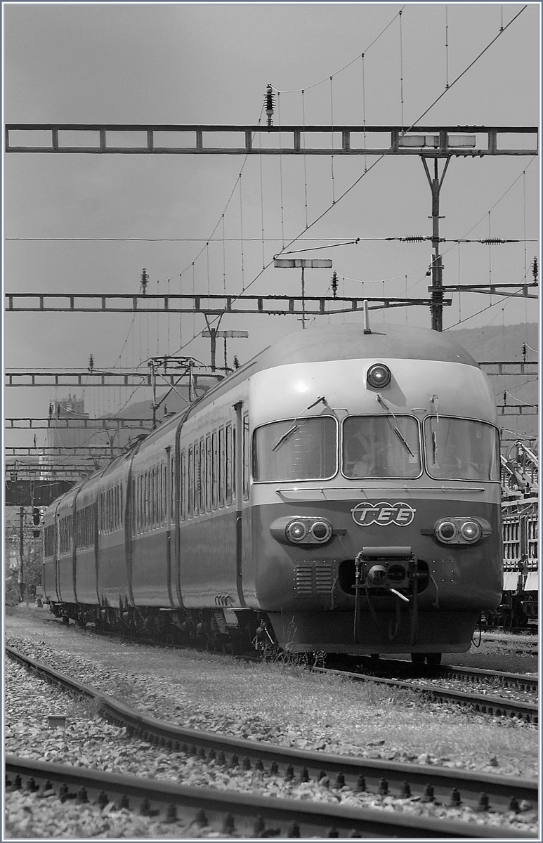 The SBB RAe TEE II 1053 in the Biel Rangierbahnhof.

08.05.2009