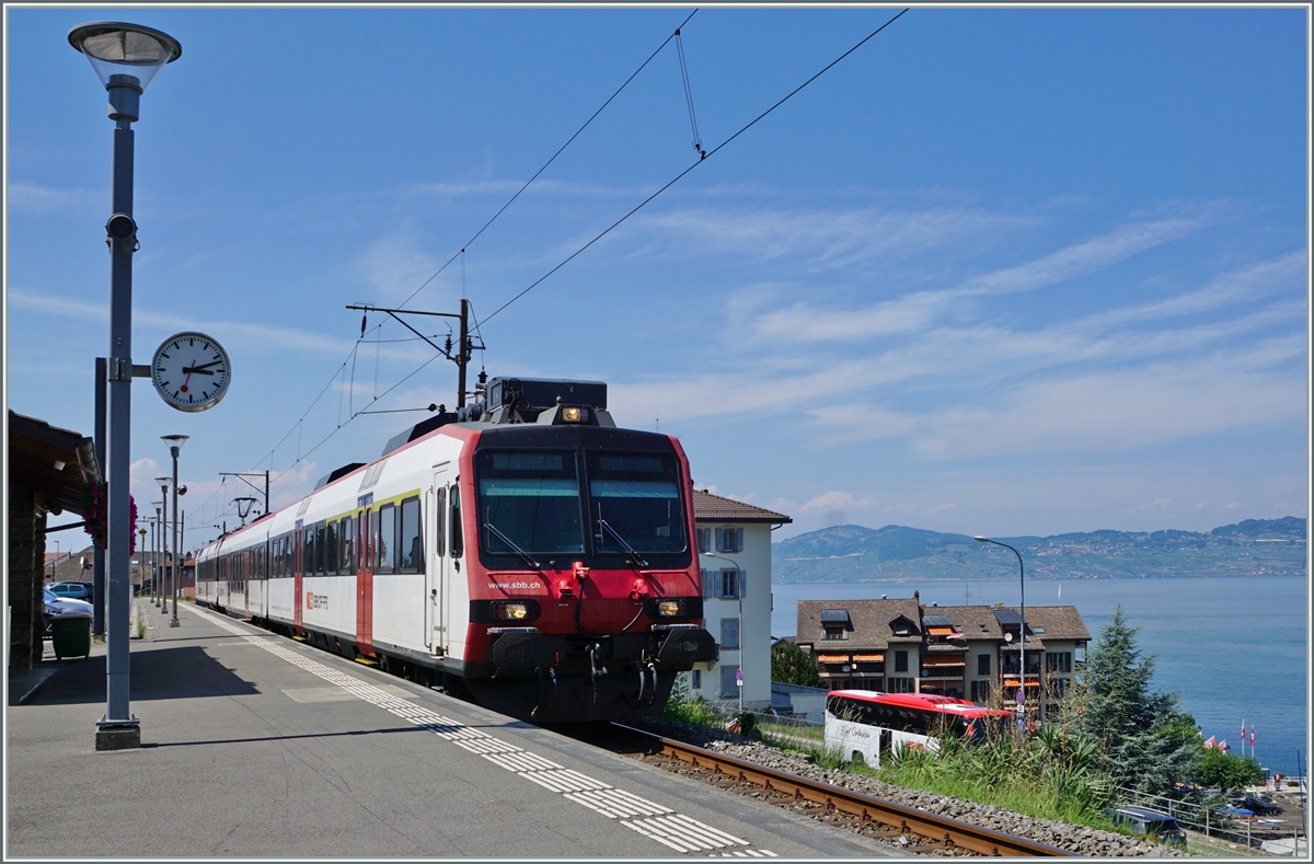 The SBB RBDe 560 221-4 wiht his B 29-43-140-7 and his Abt 39-43-804-6 is waiting for his departure to Brig in St Gingoph. 

22.07.2022