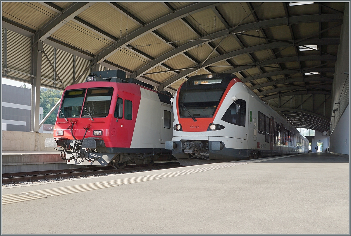 The SBB RBDe 560 384-0 (RBDe 560 DO 94 85 7560 384-0 CH-SBB) to Vallorbe and the RABe 523 022-7 (RABe 523 94 85 0 523 022-7 CH-SBB) on the way to Aigle are waiting in the Le Brassus Station. 

15.08.2022

