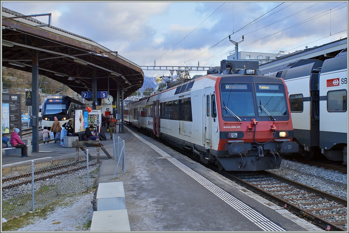 The SBB RBDe 560 in Vevey is waiting his departure to Puidoux. 

04.02.2023