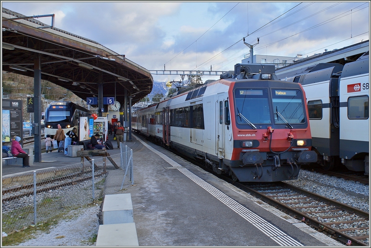 The SBB RBDe 560 in Vevey is waiting his departure to Puidoux. 

04.02.2023