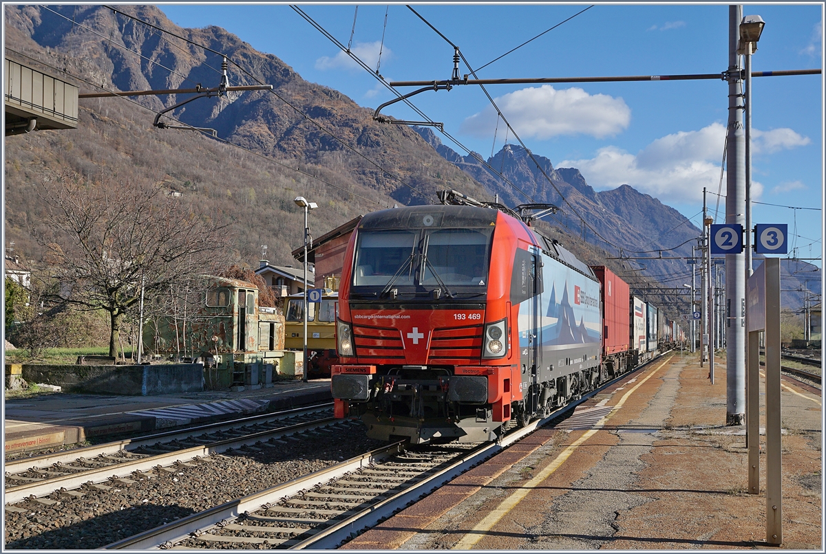 The SBB Re 193 469 Simplon in Premosello Chiavenda.
04.12.2018