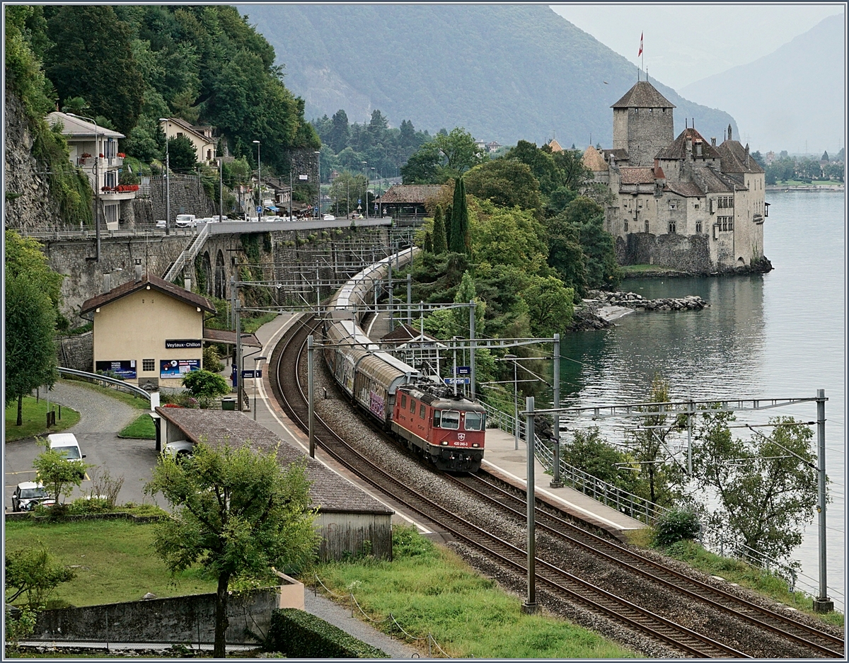 The SBB Re 420 245-3 with a Cargo train by the Castle of Chillon.
28.08.2017