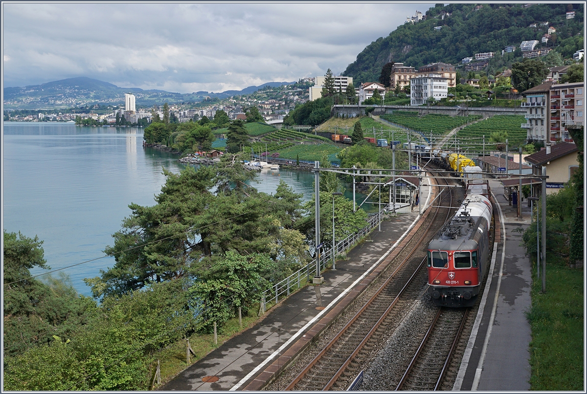 The SBB Re 420 270-1 with a Cargo Train by Veytaux-Chillon.
09.08.2017