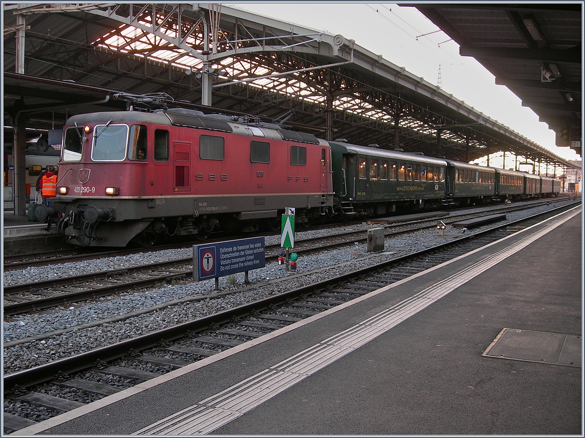 The SBB Re 420 290-9 wiht a spezial  new-year  train service in Lausanne.
31.12.2018