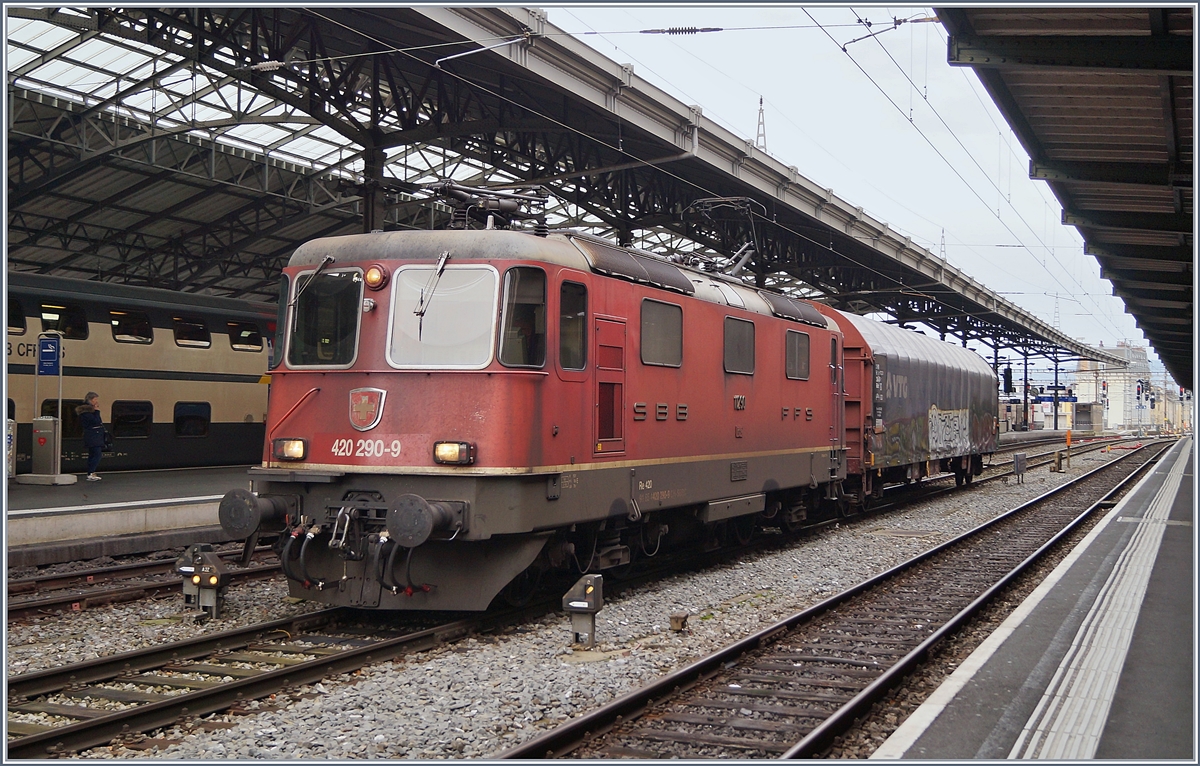 The SBB Re 420 290-9 in Lausanne. 

17. Dez. 2019
