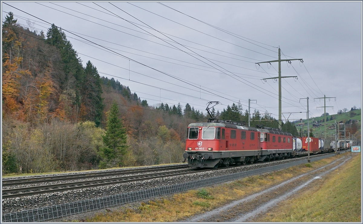 The SBB Re 420 340-2 and a Re 6/6 by Muelenen.
09.11.2017