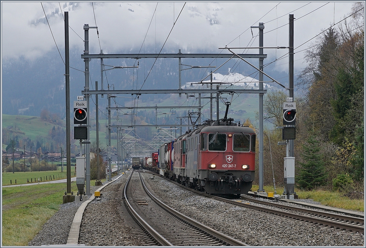 The SBB Re 420 347-7 and an other one with a Cargo Train by Muelenen.
09.11.2017