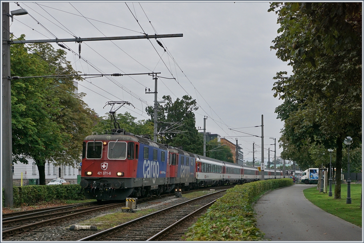 The SBB Re 421 371-6 and an other one with an EC from Zürich to München in Bregenz.

17.09.2019