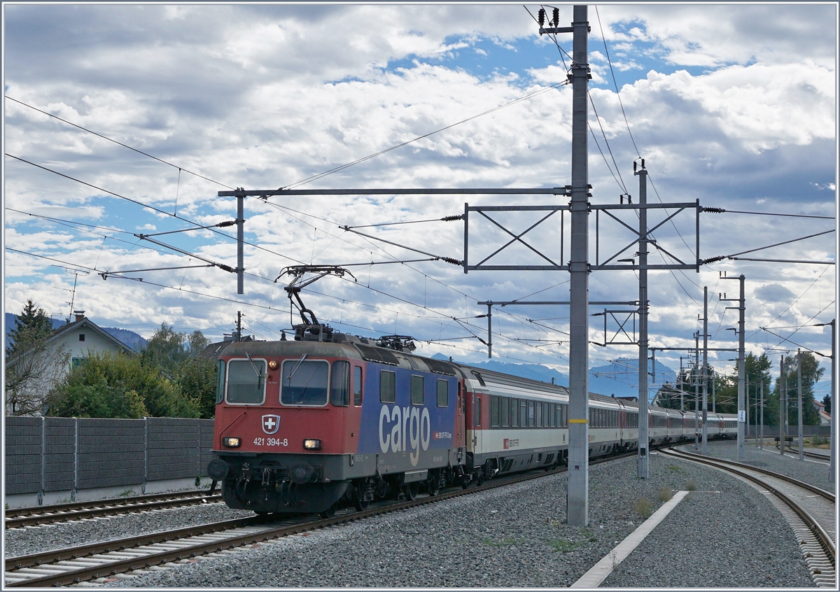 The SBB Re 421 394-8 with an EC to München in Lustenau.
23.09.2018
