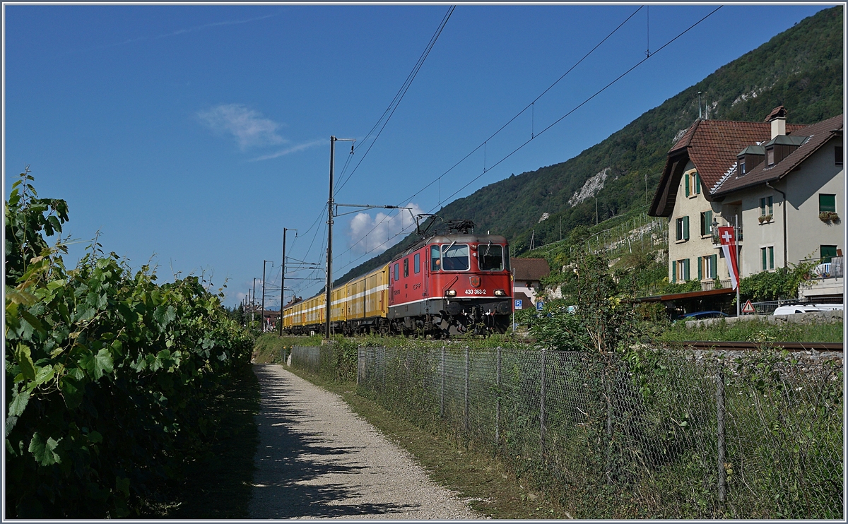 The SBB Re 430 363-2 with Mail-Service on the way to Biel/Bienne by Ligerz.

14.08.2019