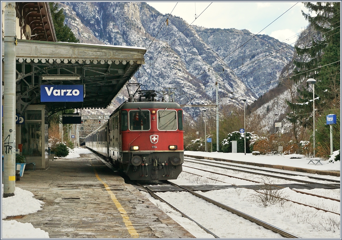 The SBB Re 4/4 11194 wiht an IR to Brig in Varzo.
14.01.2017 