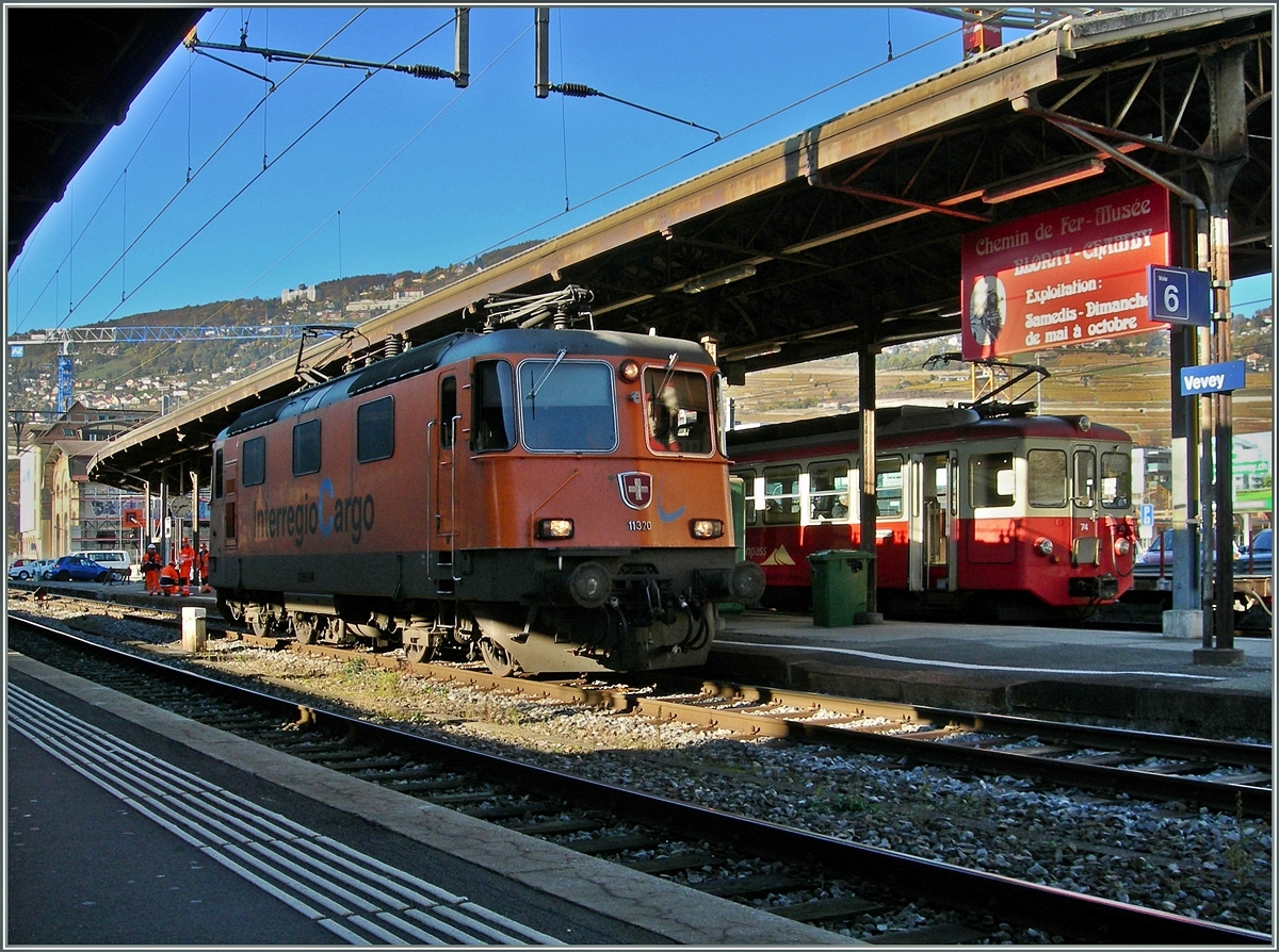 The SBB Re 4/4 11320 in Vevey. 
12.11.2013