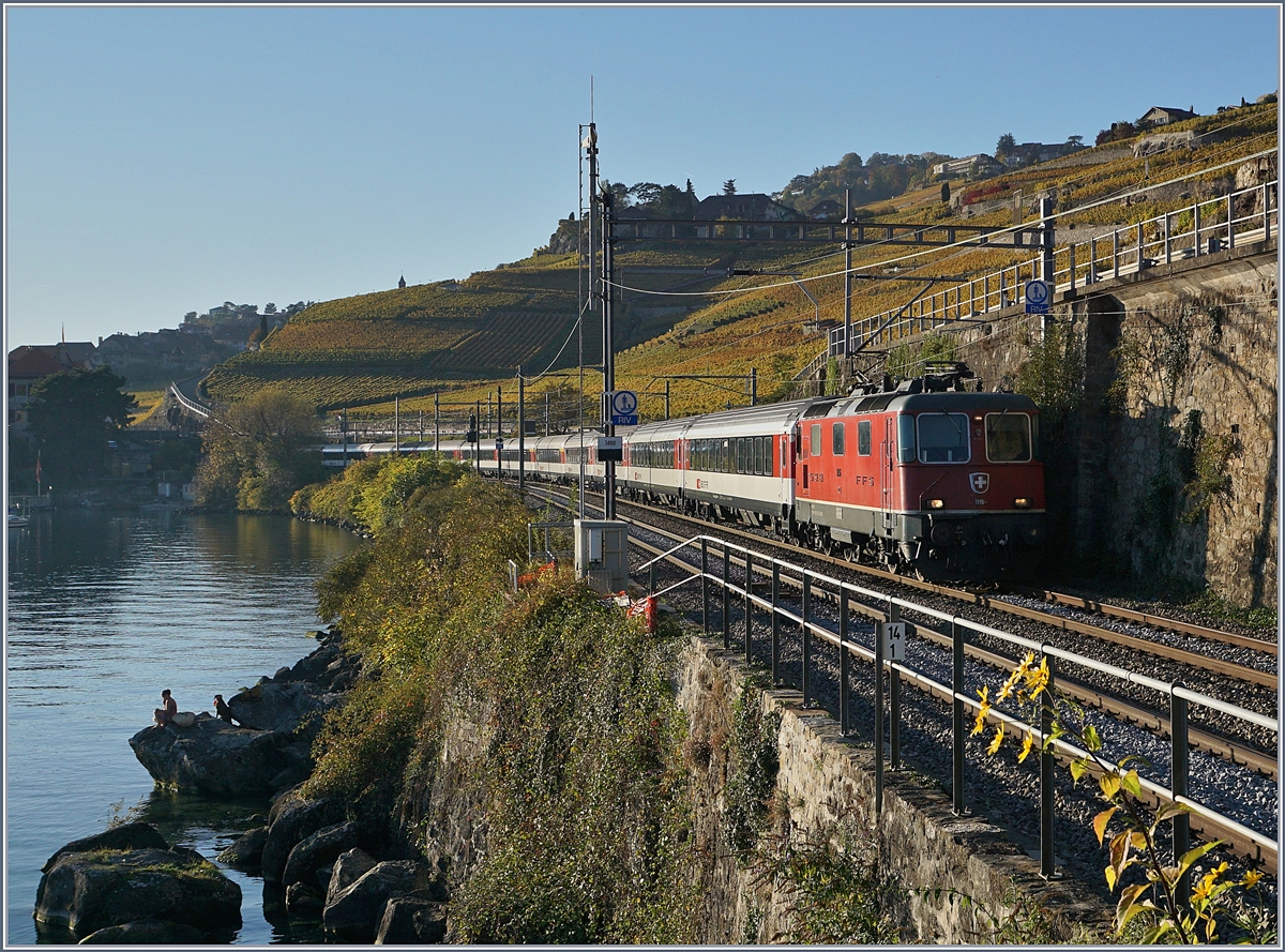 The SBB Re 4/4 II 11194 with an IR by St-Saphorin.
16.10.2017