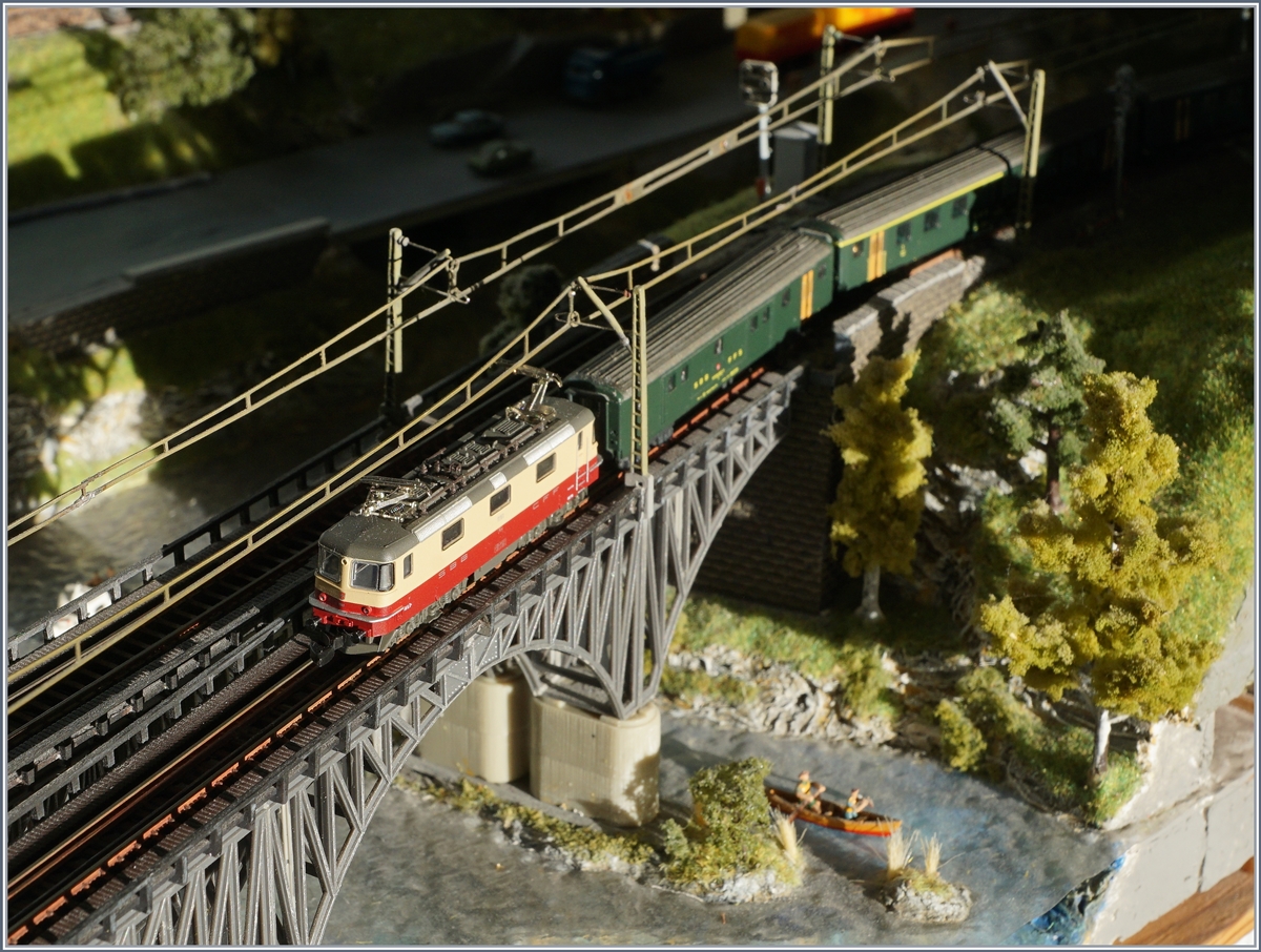 The SBB Re 4/4 II 11161 on my Z Gauge model Railroad.

28.12.2019