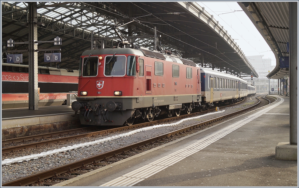 The SBB Re 4/4 II 11197 and 11194 with a Dispotrain in Lausanne. 25.01.2020