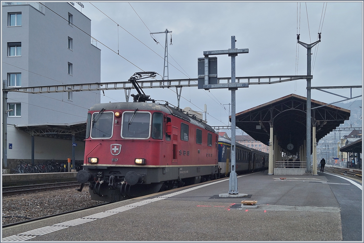 The SBB Re 4/4 II 11197 wiht his  Dispozug  in Vevey.

30.01.2020