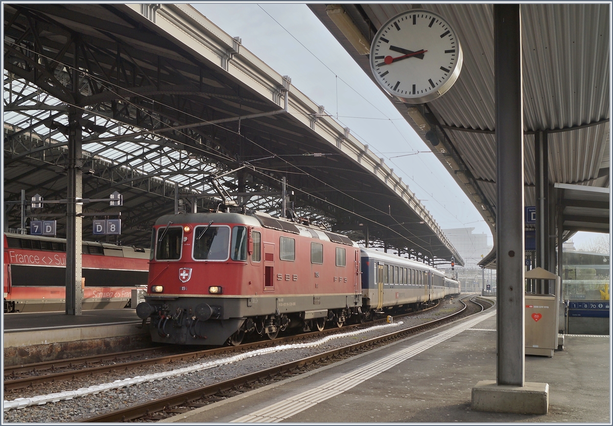 The SBB Re 4/4 II 11194 wiht his  Dispozug  in Lausanne.

25.01.2020