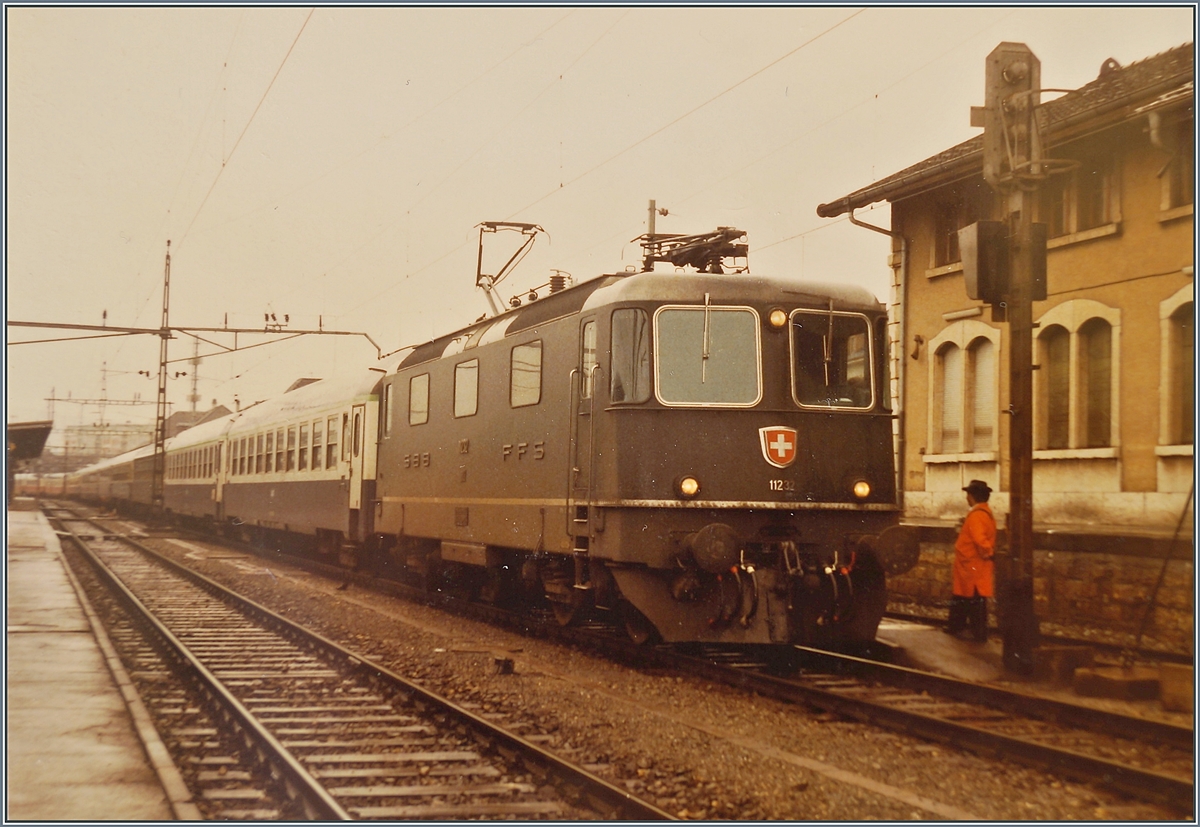 The SBB Re 4/4 II 11232 with the  Hispania  Expres in Delémont. 

Analog picture froem the 16.09.1984